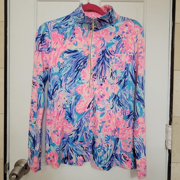 Lilly pulitzer UPF 50+ Skipper Popover in Periwinkle. - Picture 4 of 11